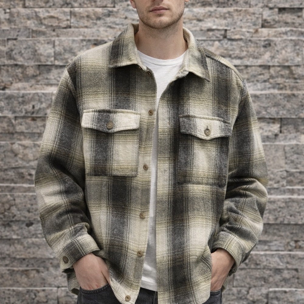 Zara Men's Plaid Shirt Jacket in olive green and Cream size 44 size L 2 pockets